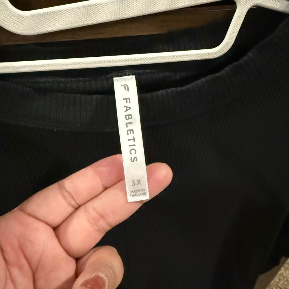 Fabletics Women’s Ribbed Short Sleeve Crop Top - Picture 4 of 4